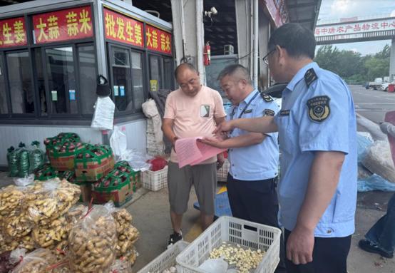 食安“無縫監管” 常態化聯合執法如何打通農產品批發“最后一公里”